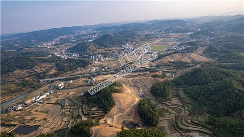 新新高速屋主塘枢纽，开挖建设中