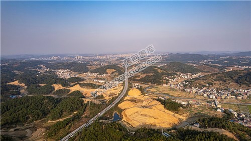 新新高速屋主塘枢纽，开挖建设中