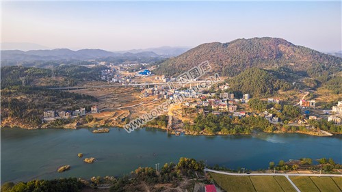 新新高速赧水特大桥，建设中