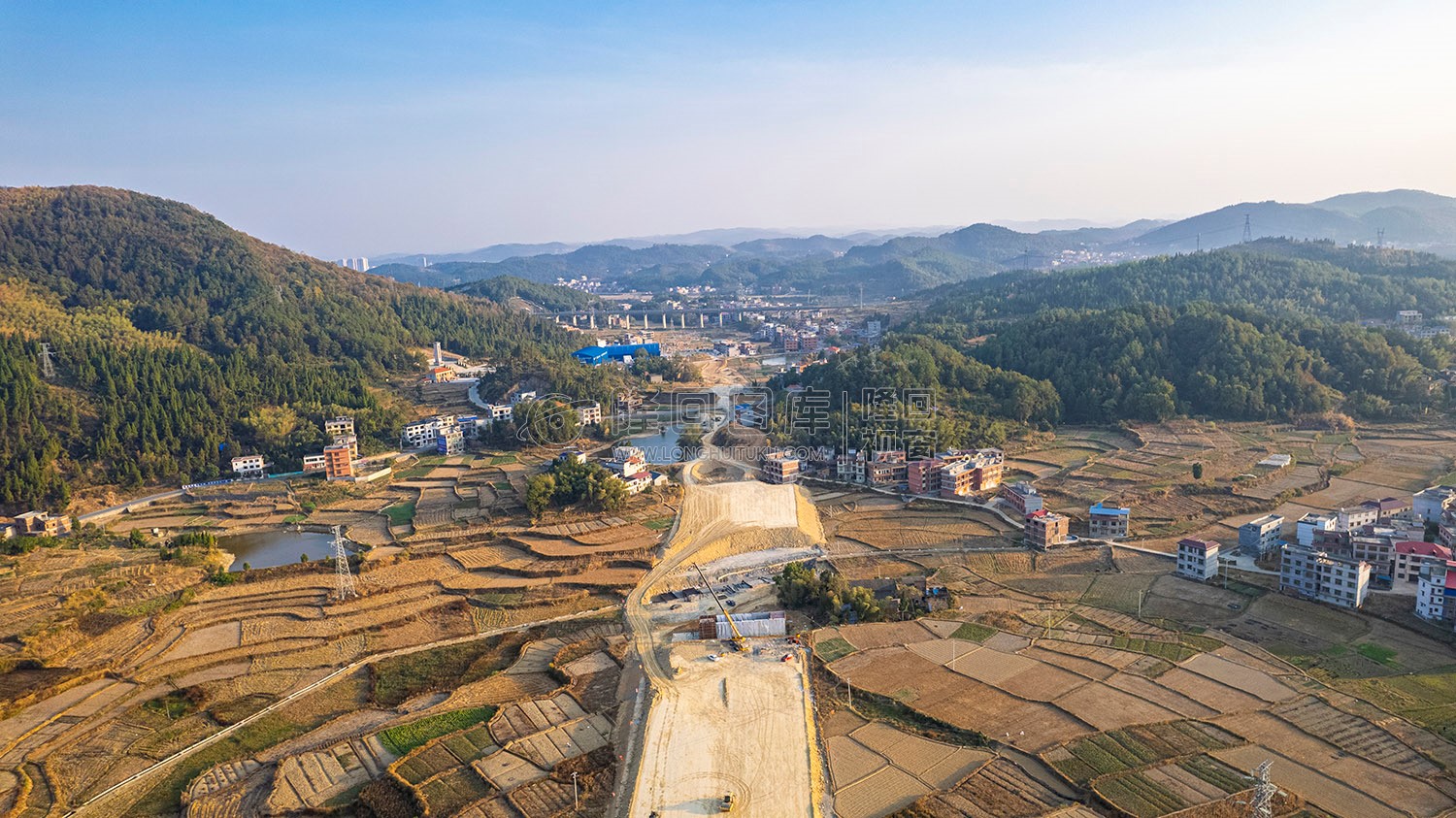 新新高速赧水特大桥，建设中