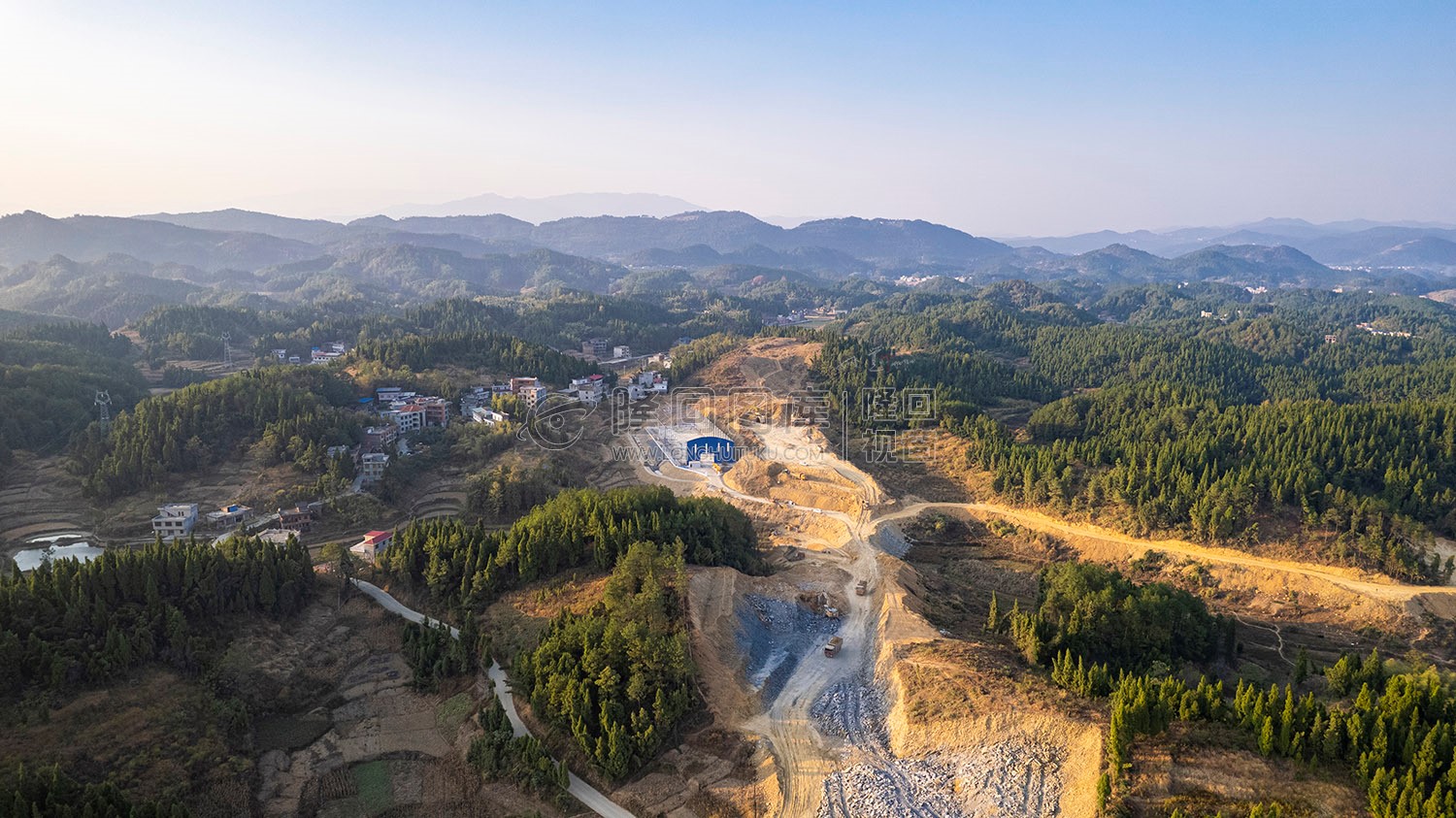 新新高速赧水特大桥，建设中