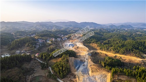 新新高速赧水特大桥，建设中