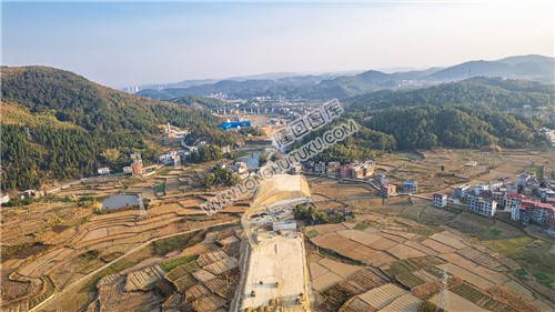 新新高速赧水特大桥，建设中