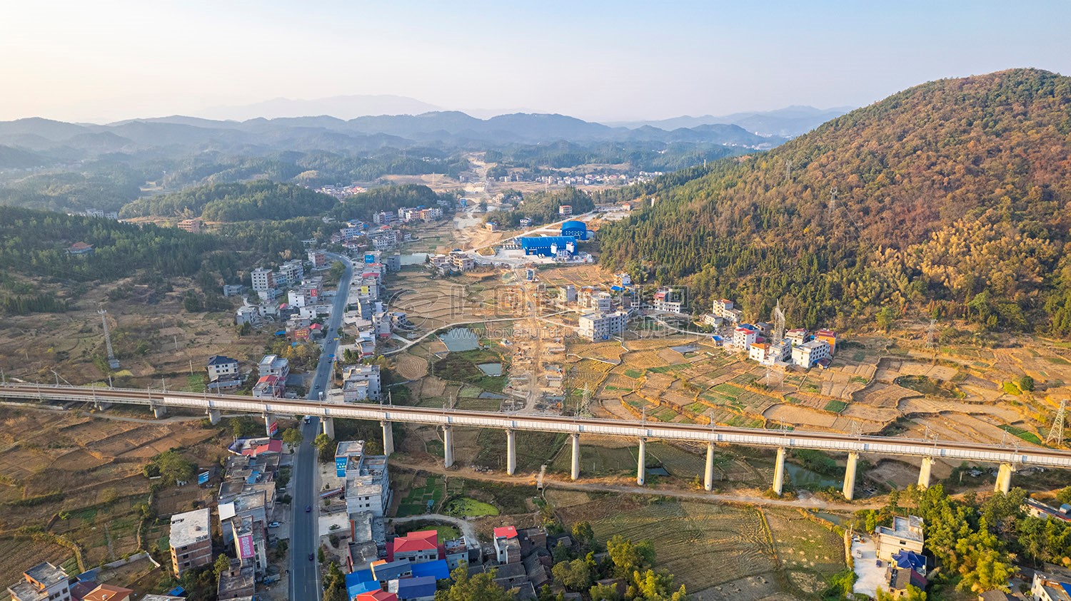 新新高速赧水特大桥，建设中
