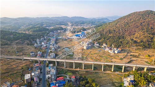 新新高速赧水特大桥，建设中