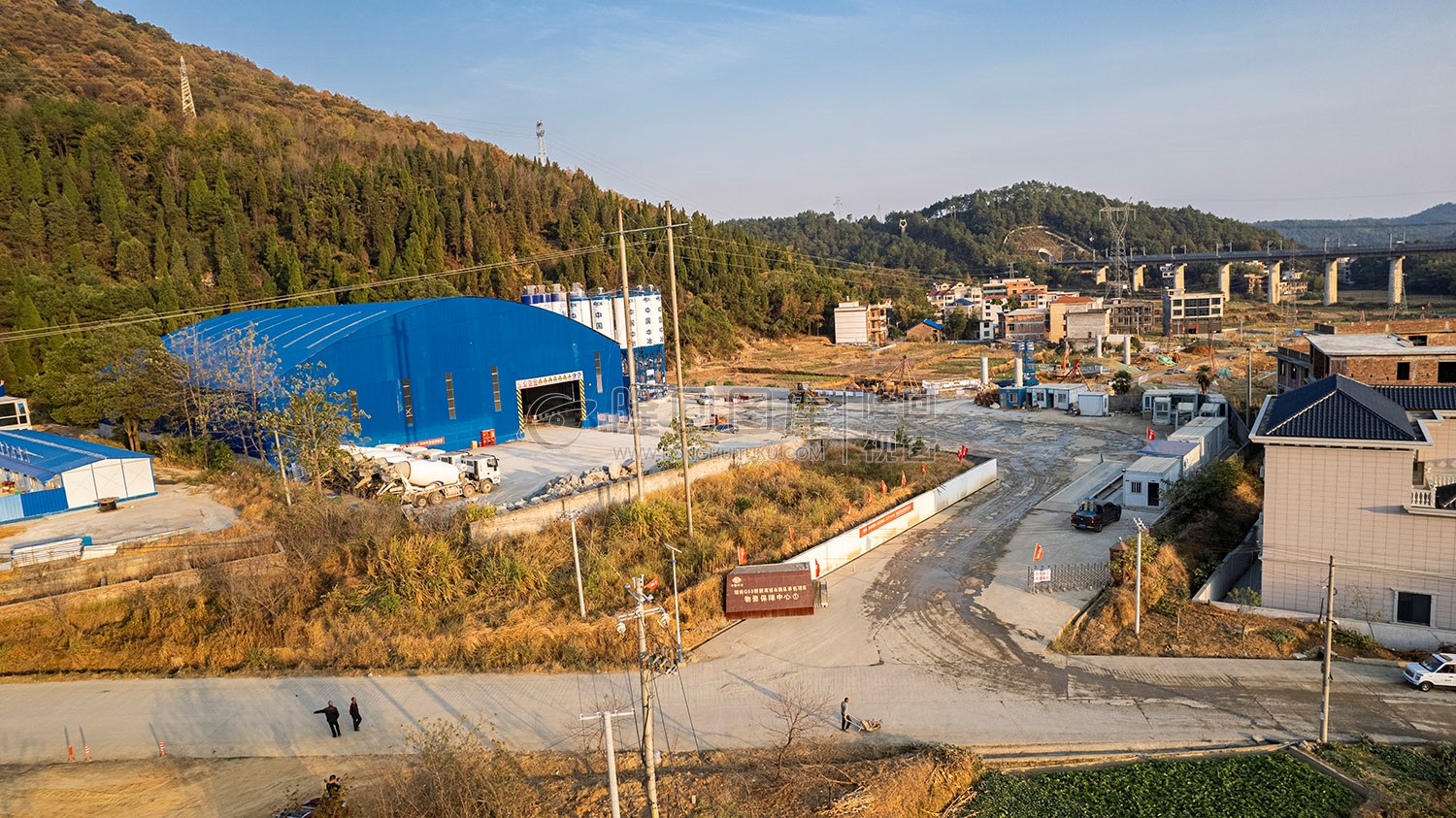 新新高速赧水特大桥，建设中