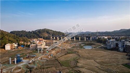 新新高速赧水特大桥，建设中