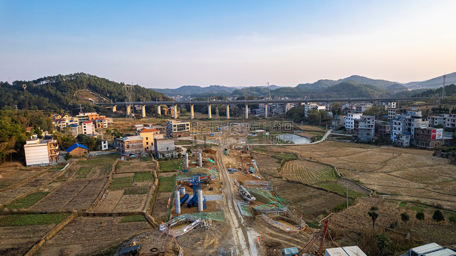 新新高速赧水特大桥，建设中