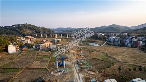 新新高速赧水特大桥，建设中