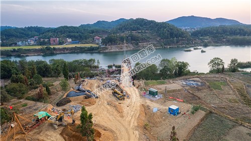 新新高速赧水特大桥，建设中