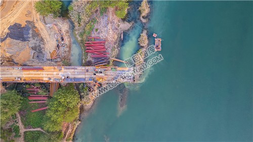 新新高速赧水特大桥，建设中