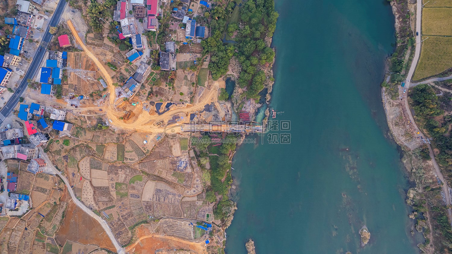 新新高速赧水特大桥，建设中