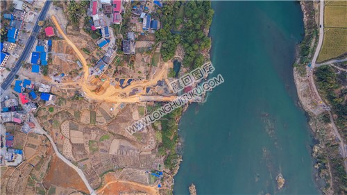 新新高速赧水特大桥，建设中