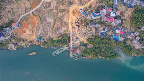 新新高速赧水特大桥，建设中