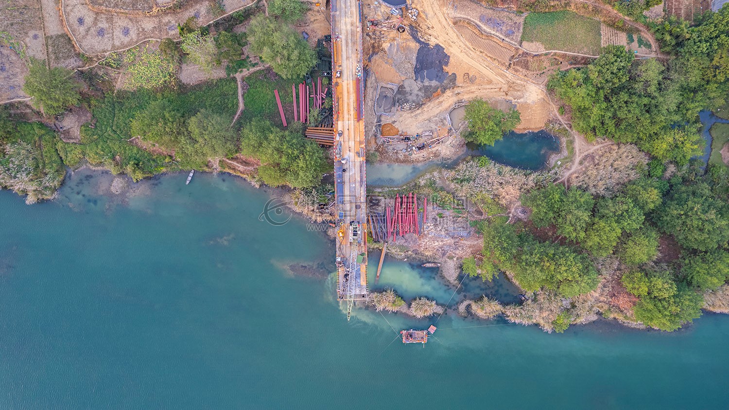 新新高速赧水特大桥，建设中