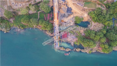 新新高速赧水特大桥，建设中