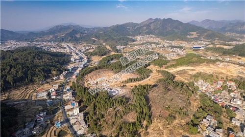 新新高速六都寨互通，建设中