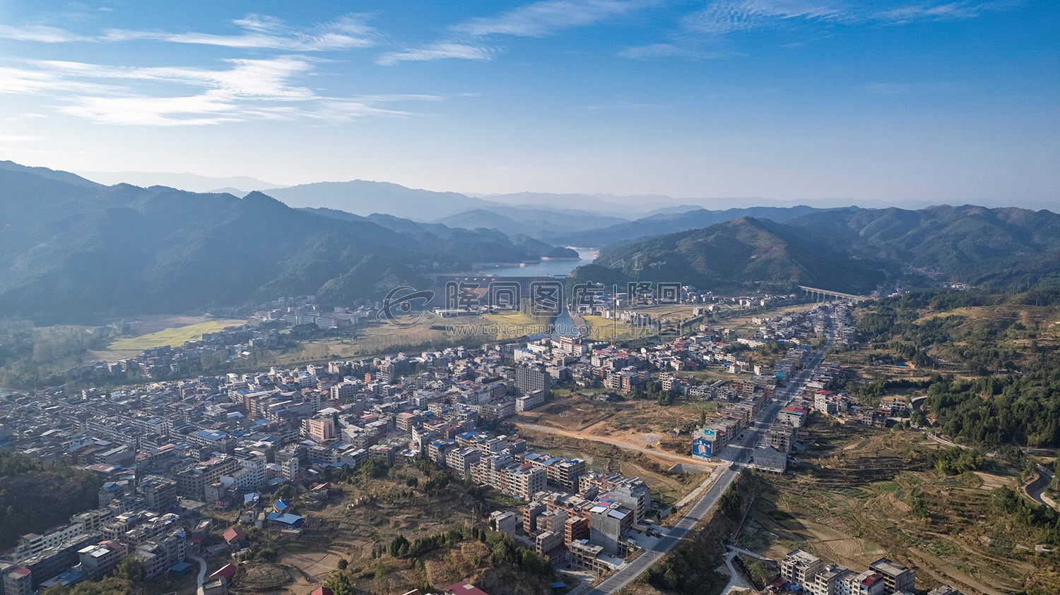 新新高速六都寨互通，建设中