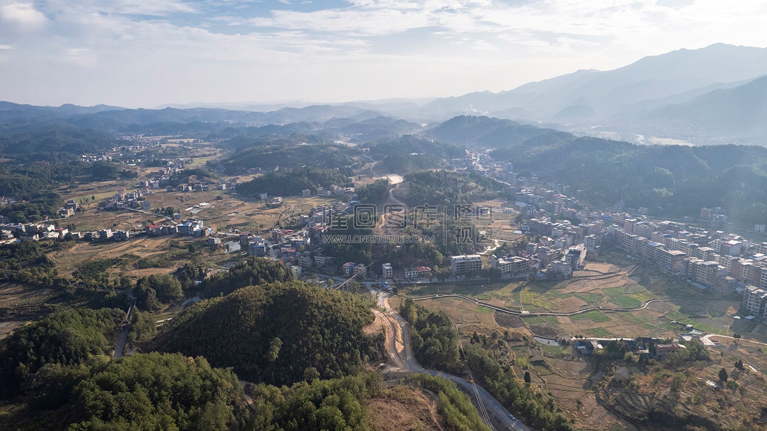 新新高速六都寨互通，建设中