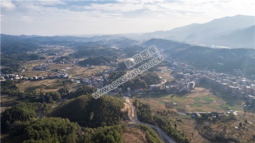 新新高速六都寨互通，建设中