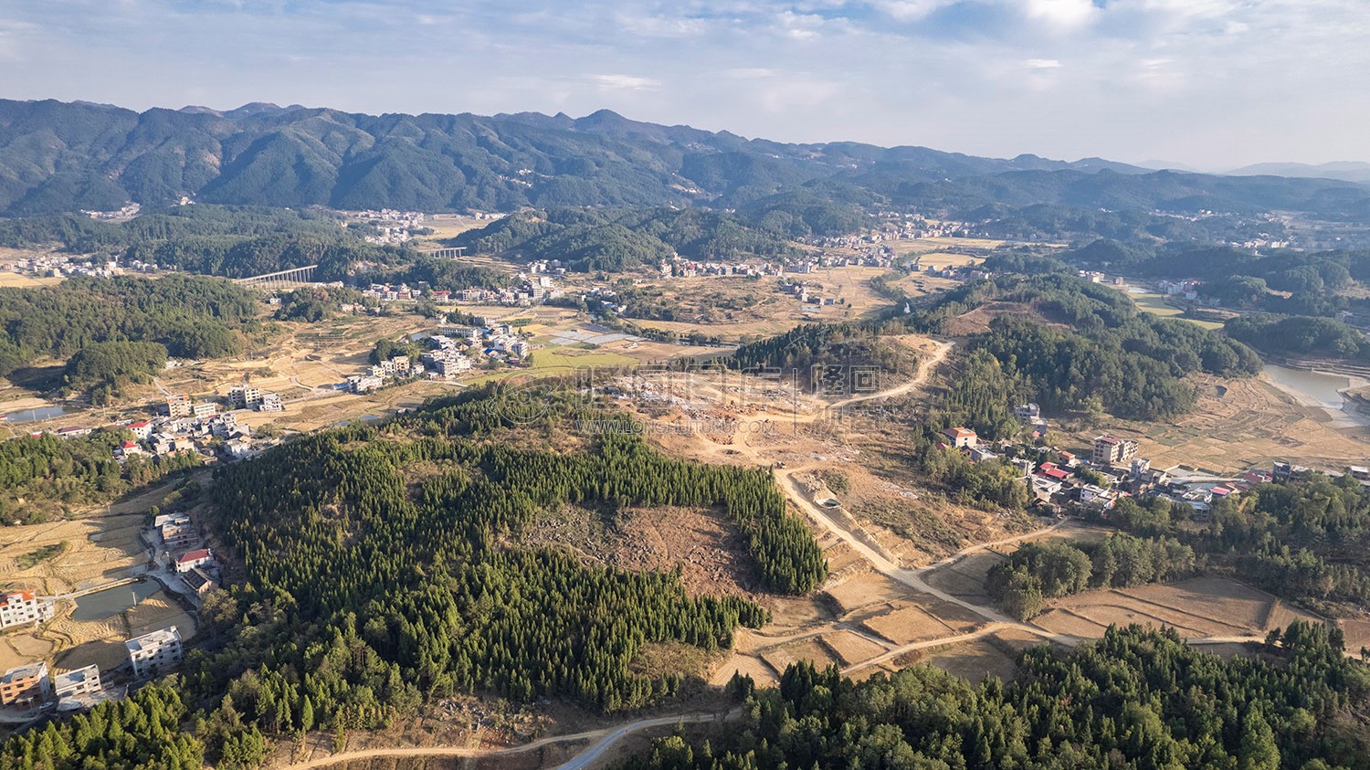 新新高速六都寨互通，建设中