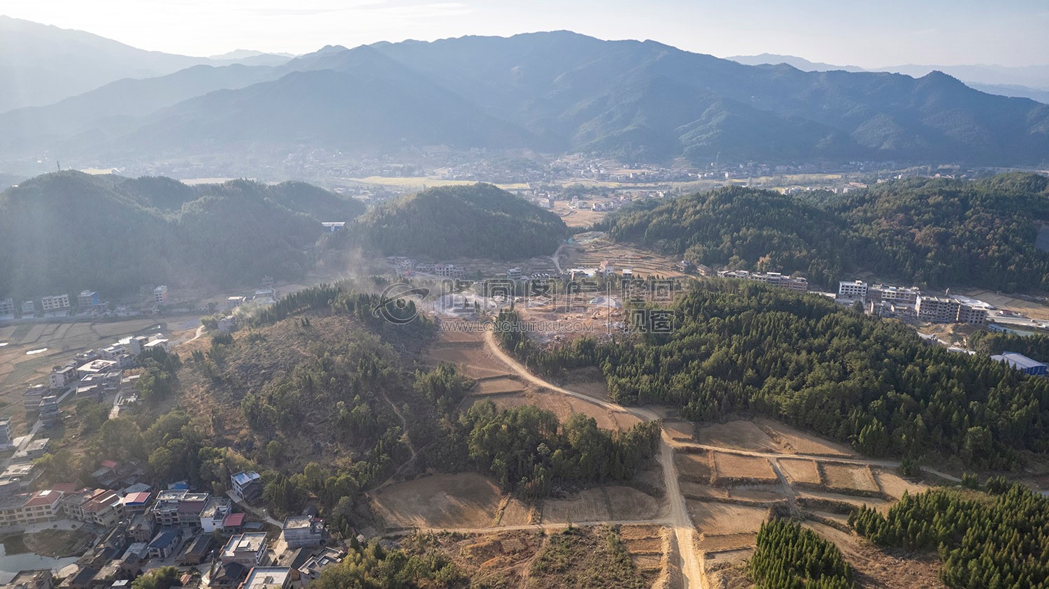 新新高速六都寨互通，建设中