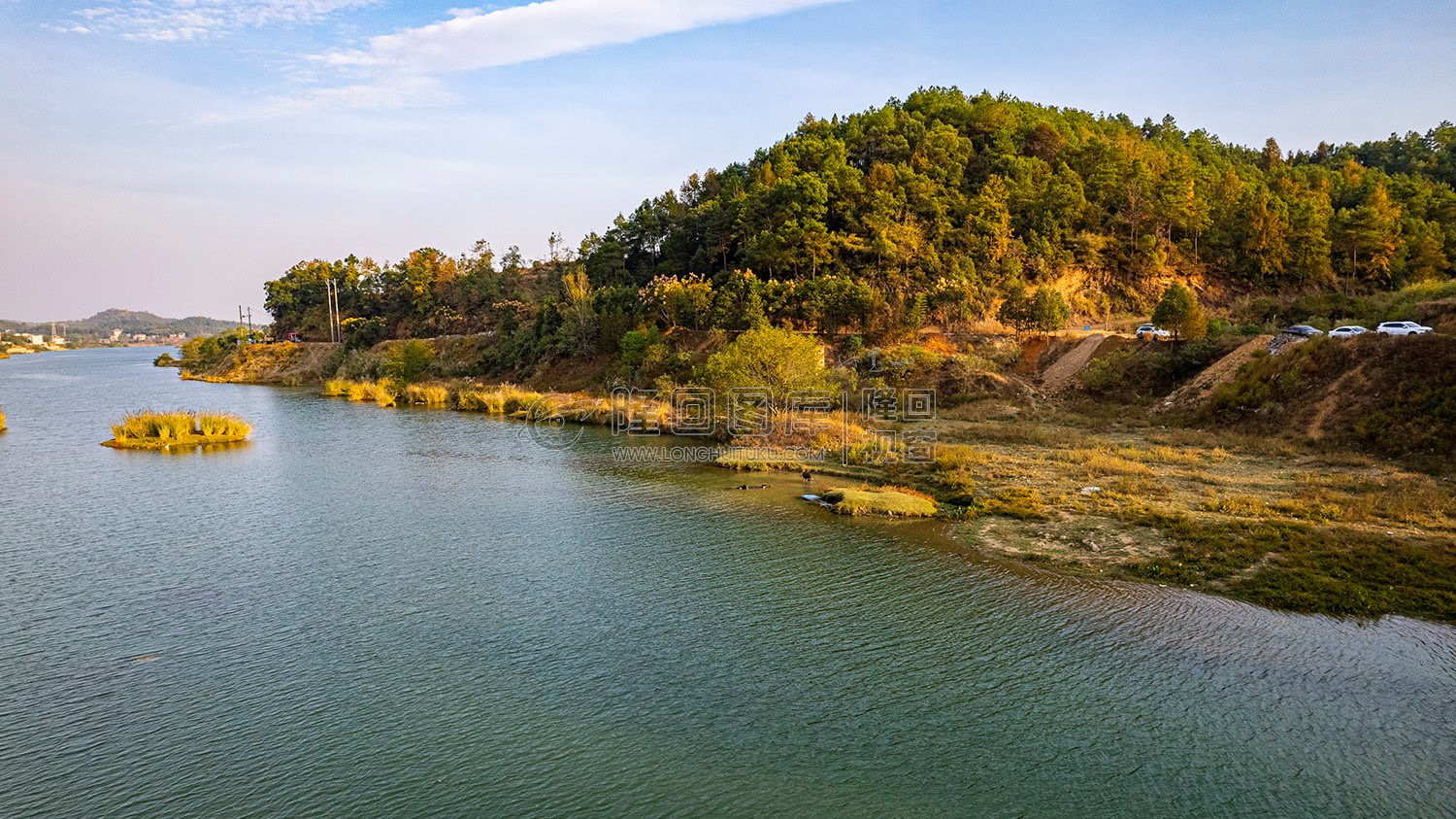 赧水河里的一叶孤舟