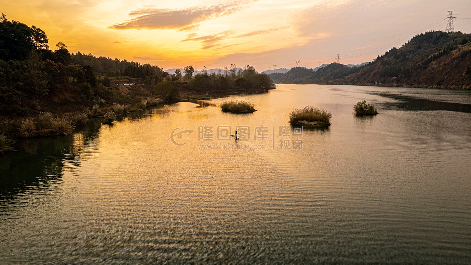 赧水河里的一叶孤舟