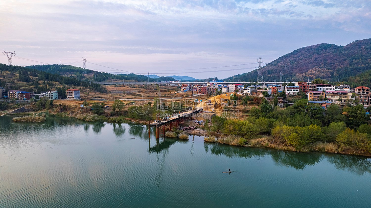 新新高速隆回赧水特大桥，建设中