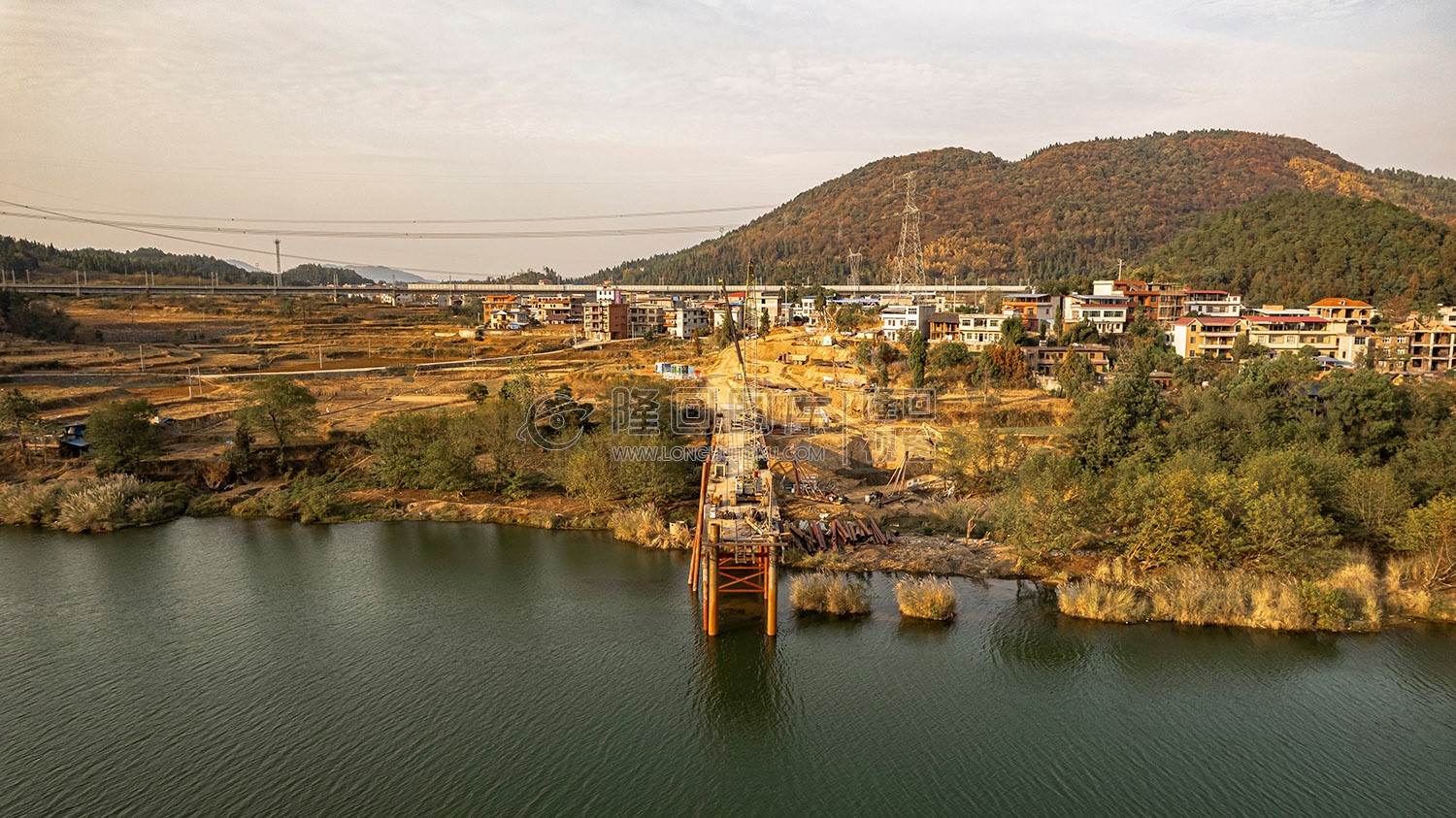 新新高速隆回赧水特大桥，建设中