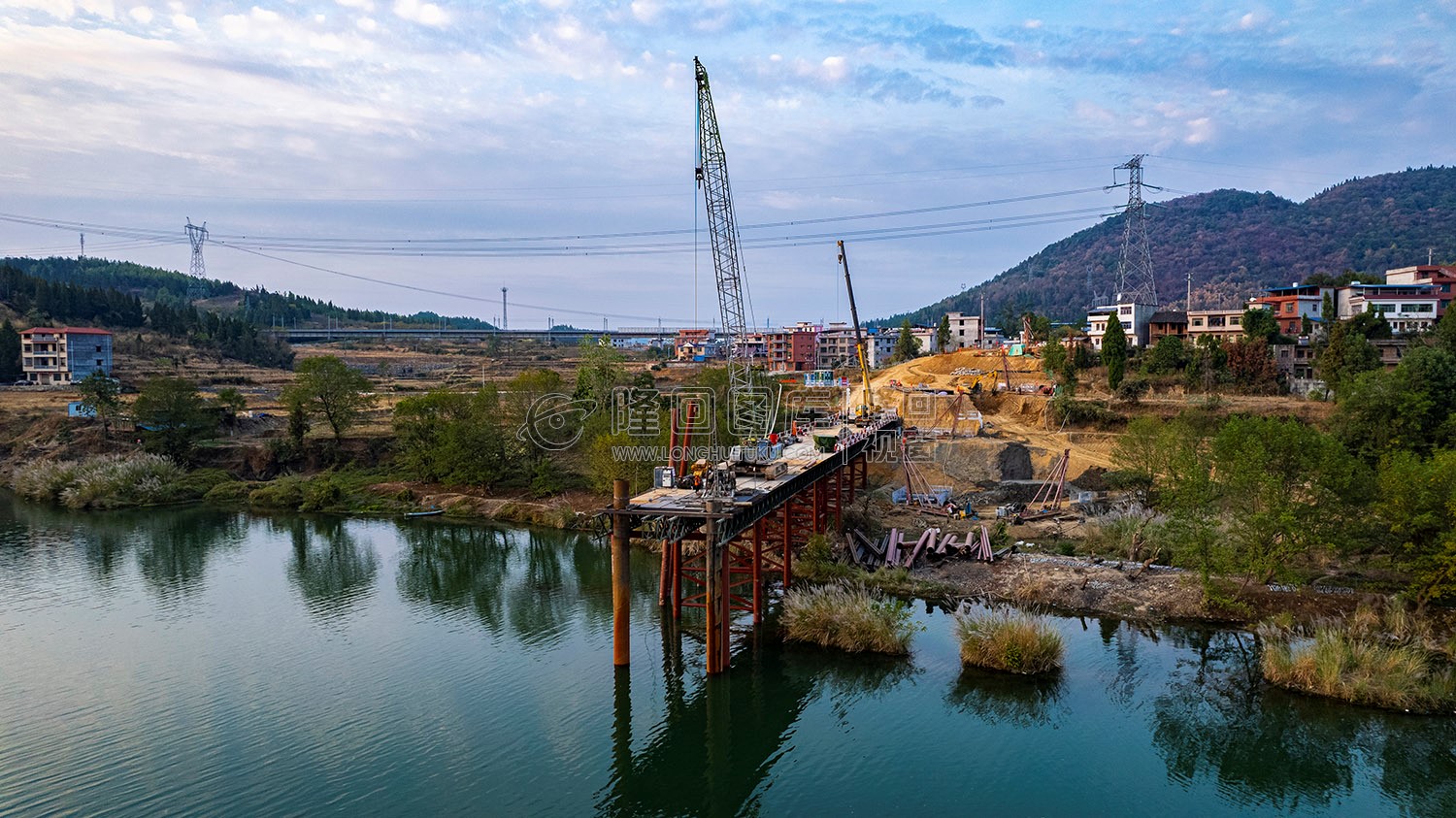 新新高速隆回赧水特大桥，建设中