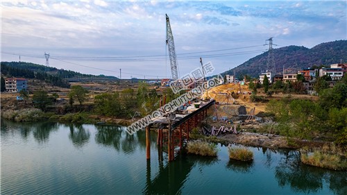 新新高速隆回赧水特大桥，建设中
