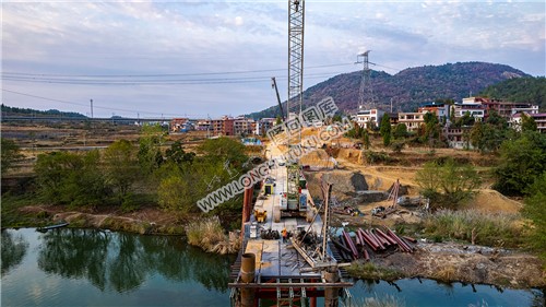 新新高速隆回赧水特大桥，建设中