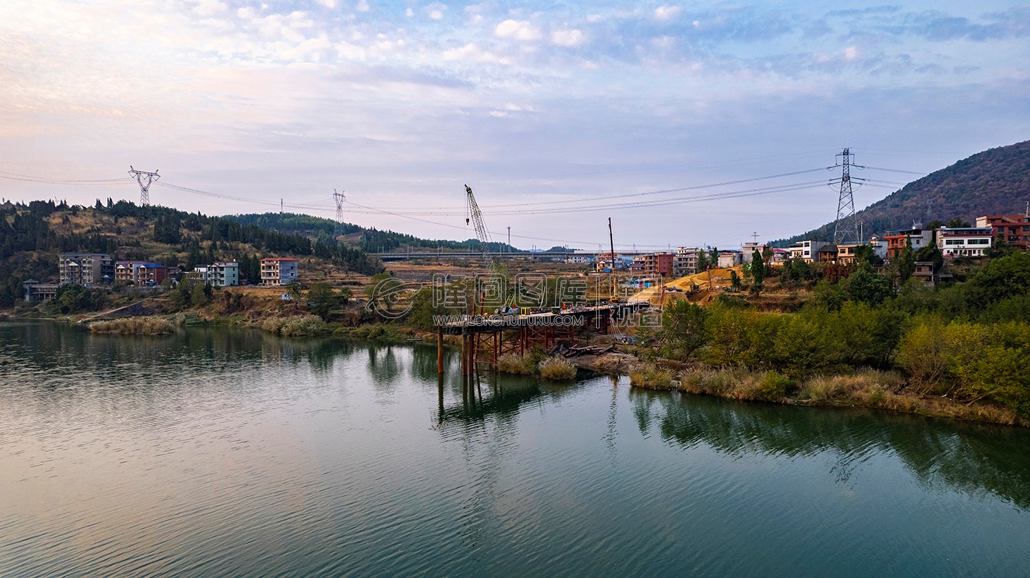 新新高速隆回赧水特大桥，建设中