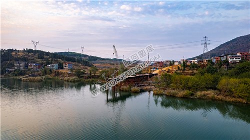 新新高速隆回赧水特大桥，建设中