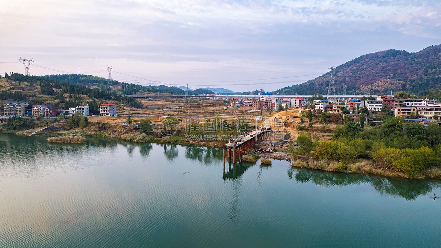 新新高速隆回赧水特大桥，建设中