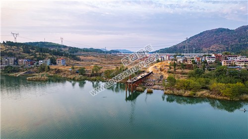 新新高速隆回赧水特大桥，建设中