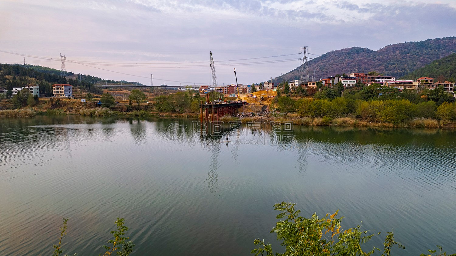 新新高速隆回赧水特大桥，建设中