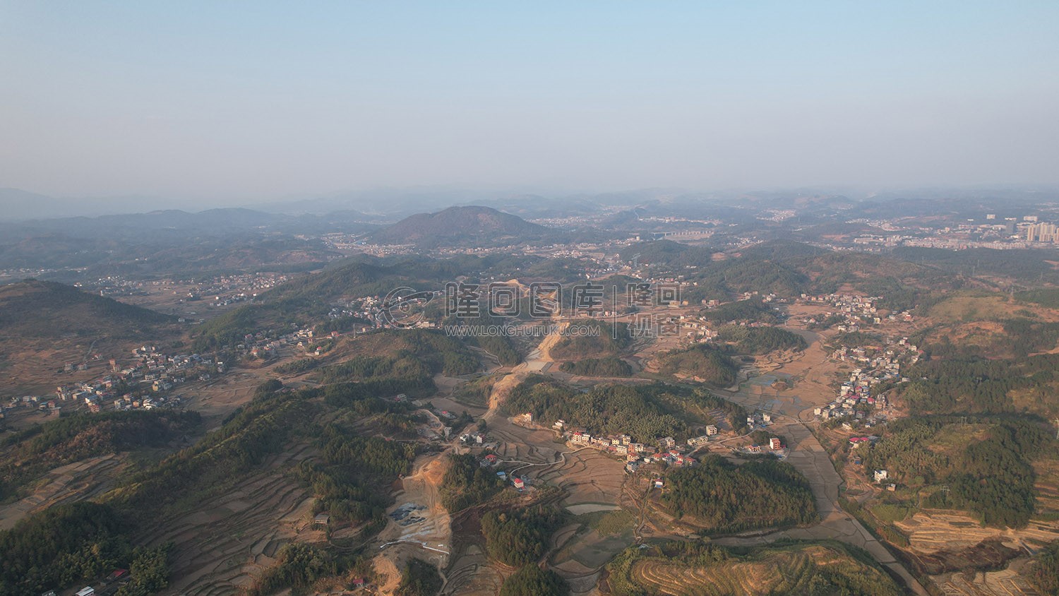 新新高速屋主塘枢纽，建设中