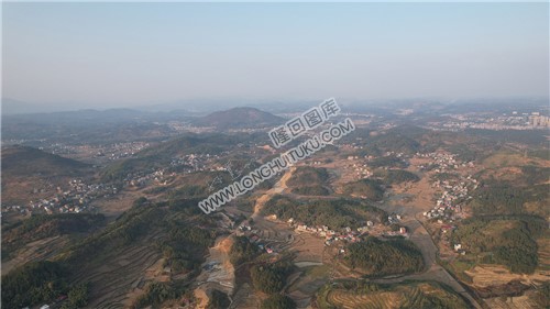 新新高速屋主塘枢纽，建设中