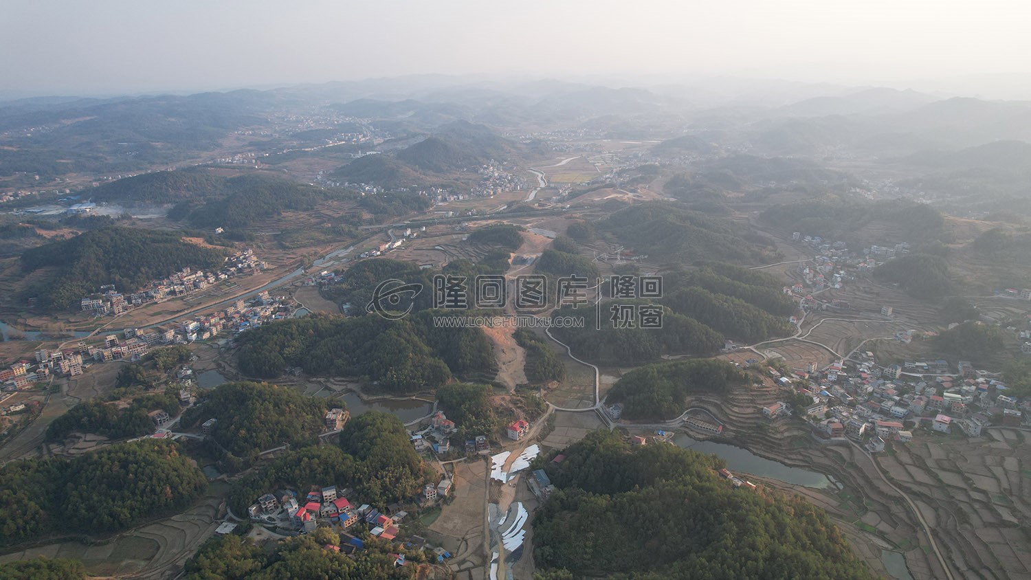 新新高速屋主塘枢纽，建设中