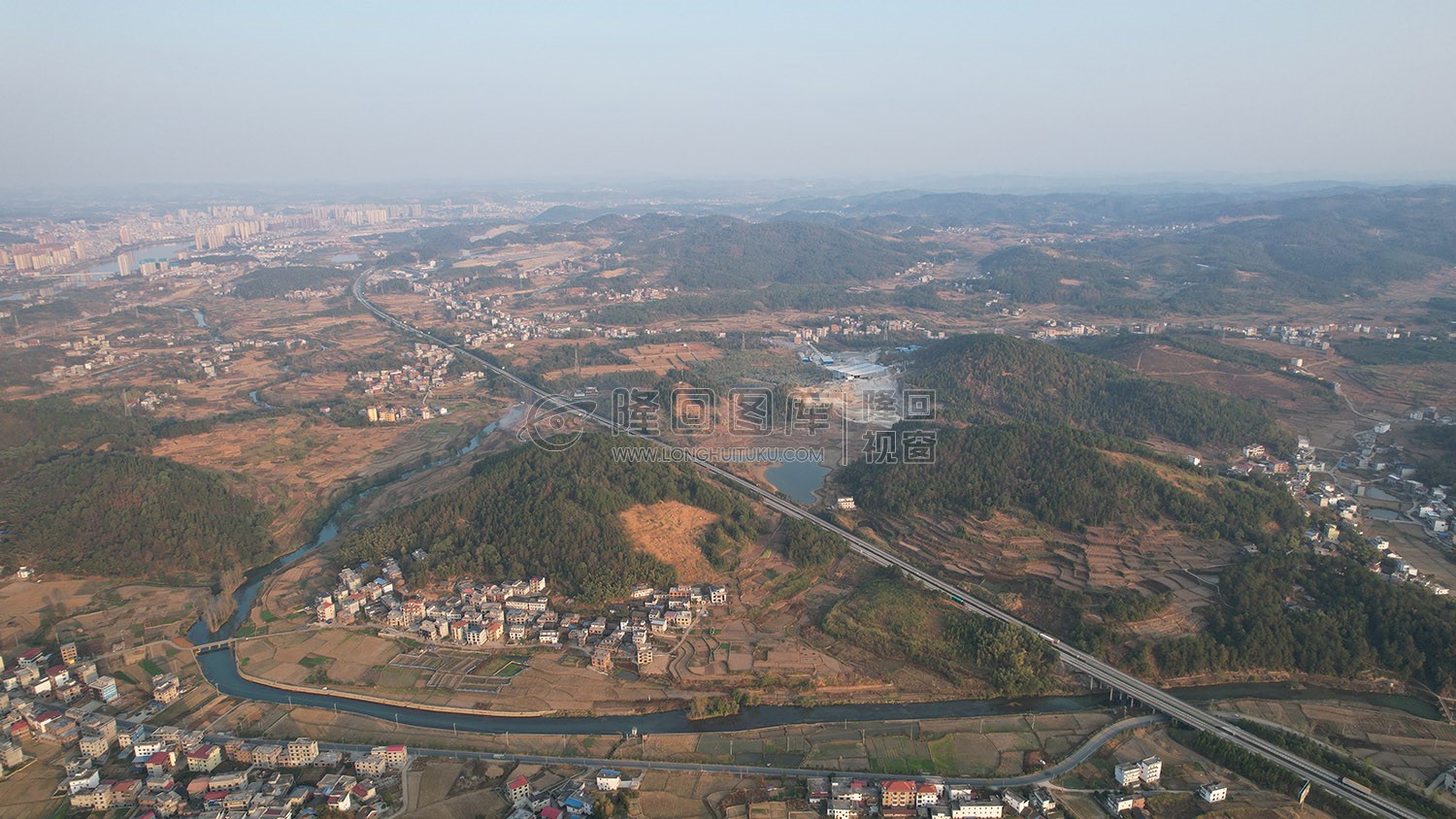 新新高速屋主塘枢纽，建设中