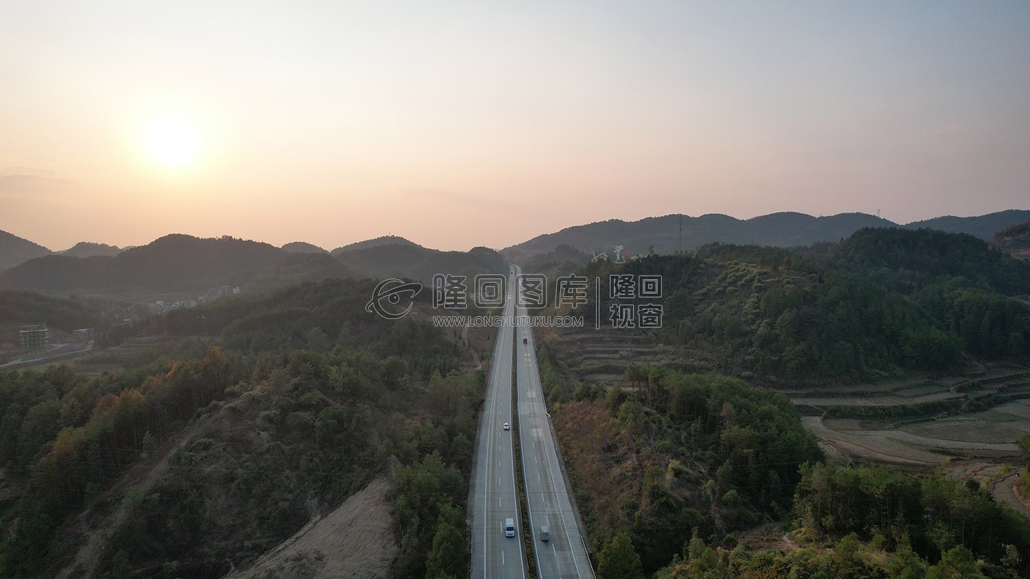 新新高速屋主塘枢纽，建设中
