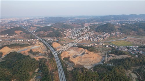 新新高速屋主塘枢纽，建设中