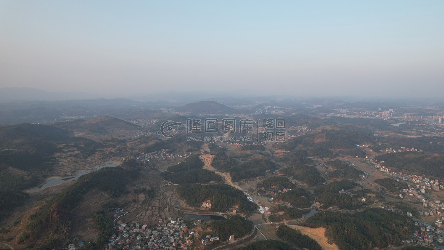新新高速屋主塘枢纽，建设中