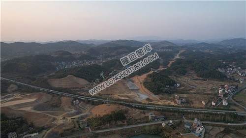 新新高速屋主塘枢纽，建设中