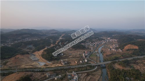 新新高速屋主塘枢纽，建设中