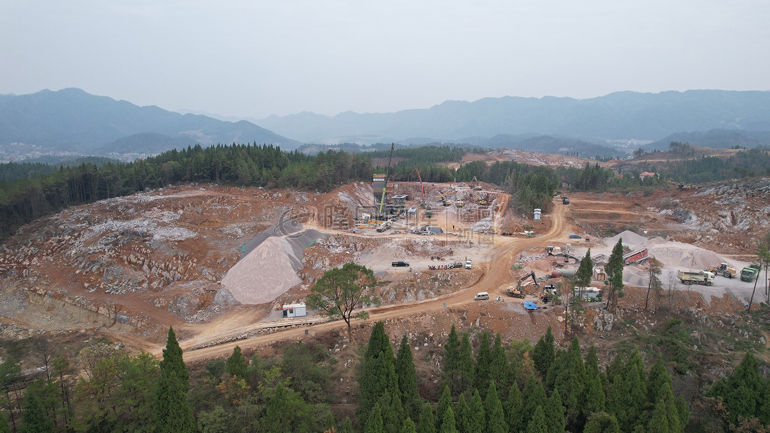 六都寨互通新新高速，建设中