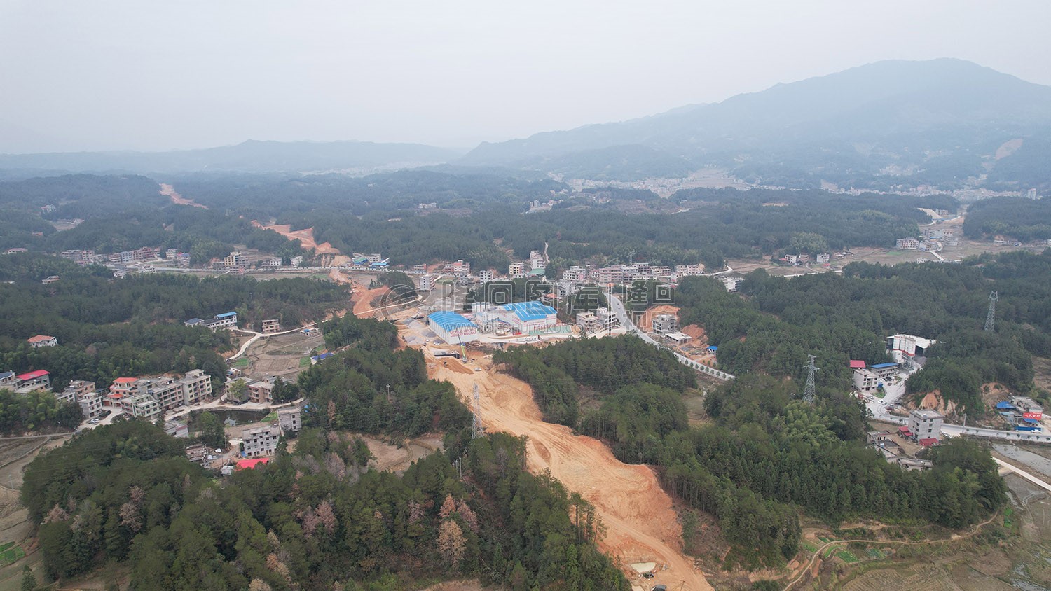 新新高速羊古坳互通出口，建设中