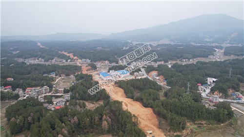 新新高速羊古坳互通出口，建设中